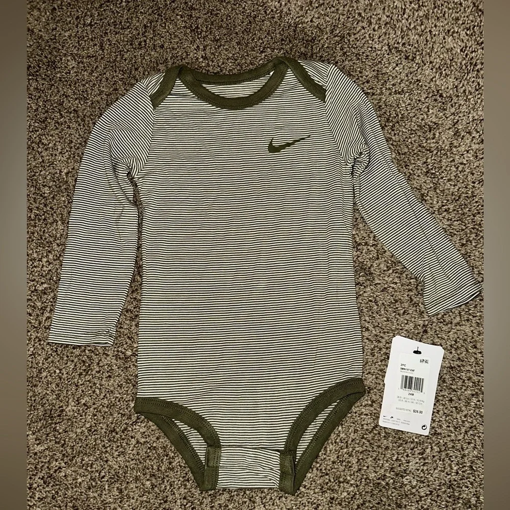 Nike set three